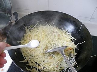 家常不简单-----酸辣土豆丝的做法步骤:9