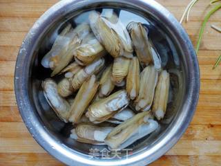 张炎家的美味海鲜菜之二------炒蛏子的做法步骤:2