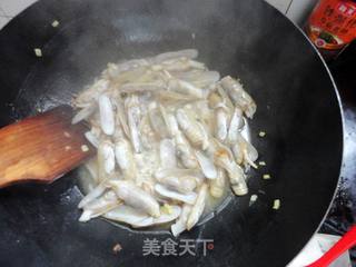 张炎家的美味海鲜菜之二------炒蛏子的做法步骤:7