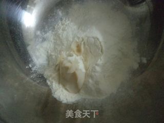 莲蓉蛋黄苏式月饼的做法步骤：2