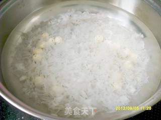润肺去火的银耳水果甜汤的做法步骤:2