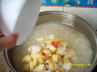 润肺去火的银耳水果甜汤的做法步骤:4