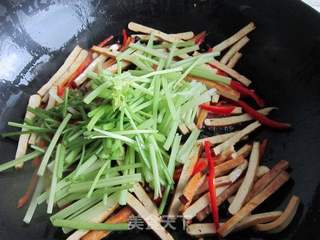 毛芹炒香干的做法步骤:7