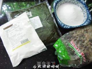 抹茶蜜豆冰皮月饼的做法步骤：1