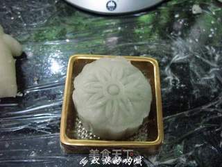 抹茶蜜豆冰皮月饼的做法步骤:12