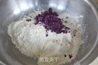 紫薯酥皮蛋黄月饼的做法步骤:2