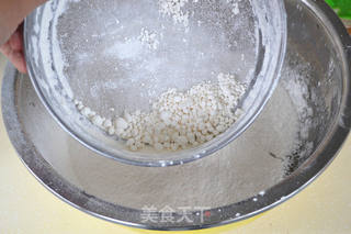 莲蓉蛋黄月饼的做法步骤:3
