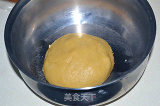 莲蓉蛋黄月饼的做法步骤:4