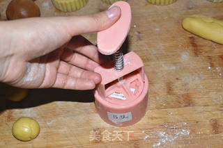 莲蓉蛋黄月饼的做法步骤:13