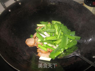 蒜苗炒灌肠的做法步骤:5