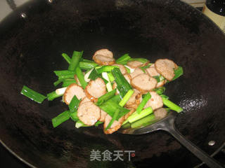 蒜苗炒灌肠的做法步骤:6