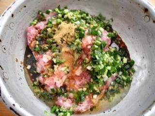 鲜肉红油小馄饨的做法步骤:3