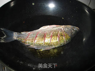 丝瓜鲫鱼汤的做法步骤:3