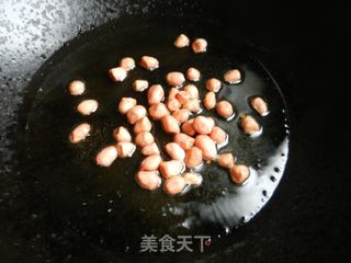 花生炖鲫鱼的做法步骤:2