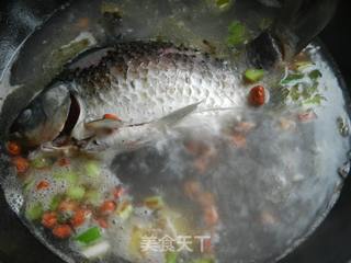花生炖鲫鱼的做法步骤:7