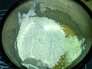 豆沙蛋黄月饼的做法步骤:6