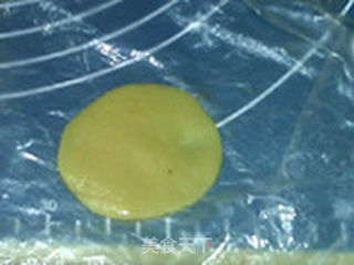 豆沙蛋黄月饼的做法步骤:16