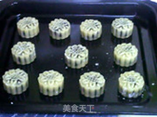 豆沙蛋黄月饼的做法步骤:25