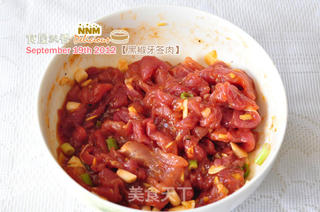 用锅做出的烧烤味——黑椒牙签肉的做法步骤:2