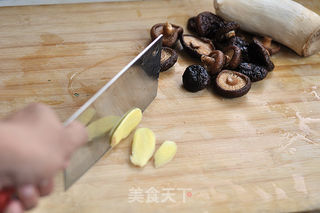 双菇炖鸡的做法步骤:3