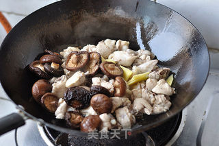 双菇炖鸡的做法步骤:5