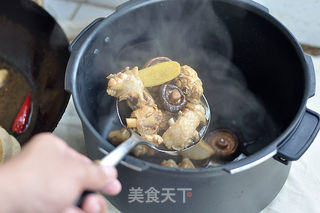 双菇炖鸡的做法步骤:9