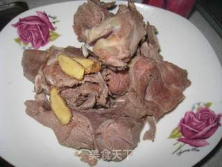 核桃蚝豉猪骨汤的做法步骤：2