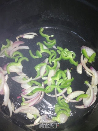 仿必胜客版章鱼炒饭的做法步骤:3