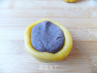 漂亮的南瓜豆沙月饼的做法步骤:4