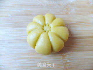 漂亮的南瓜豆沙月饼的做法步骤:9