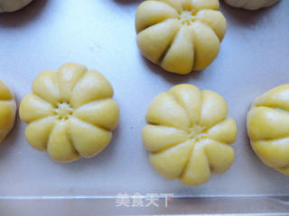 漂亮的南瓜豆沙月饼的做法步骤:10