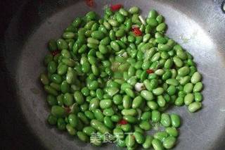 萝卜干炒毛豆的做法步骤:5