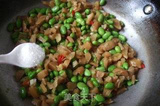 萝卜干炒毛豆的做法步骤:7