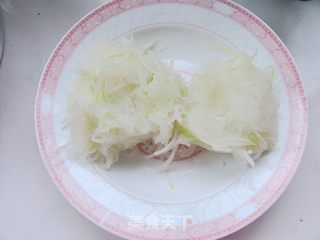 美食带来新享受——萝卜鲜肉花环水饺的做法步骤:2