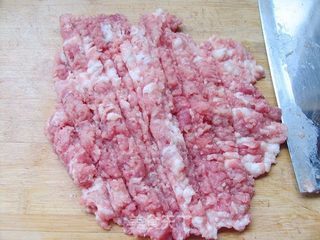 美食带来新享受——萝卜鲜肉花环水饺的做法步骤:4