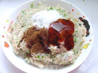 美食带来新享受——萝卜鲜肉花环水饺的做法步骤:7