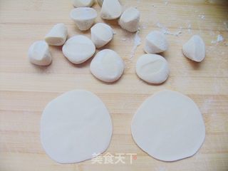 美食带来新享受——萝卜鲜肉花环水饺的做法步骤:9