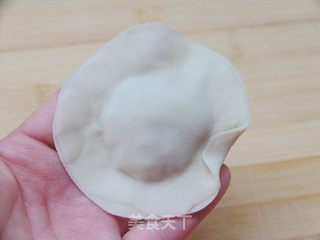 美食带来新享受——萝卜鲜肉花环水饺的做法步骤:12