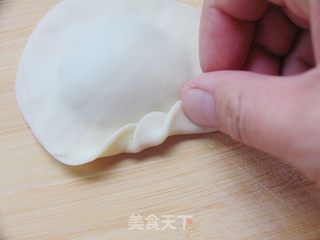 美食带来新享受——萝卜鲜肉花环水饺的做法步骤:13