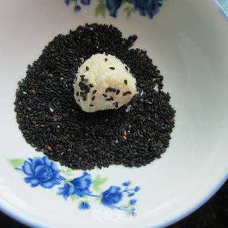 香炸芝麻巴的做法步骤：4