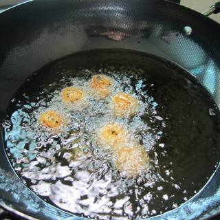 香炸芝麻巴的做法步骤：9