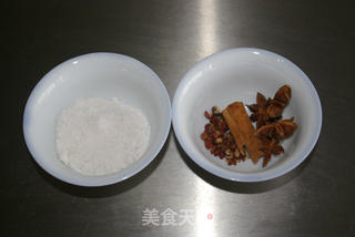 蒜泥肘子的做法步骤:2
