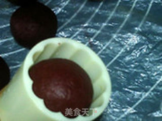 紫薯桃山月饼的做法步骤:18