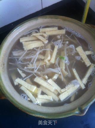 冻豆腐粉条金针菇的做法步骤:6
