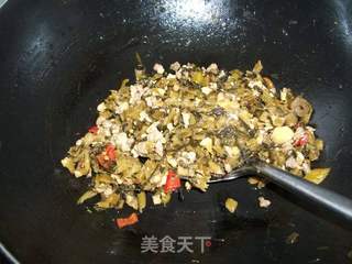 酸菜炒肉末的做法步骤:7