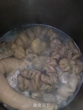 卤肥肠的做法步骤：4