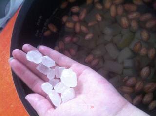 花生冰糖炖雪梨的做法步骤:3