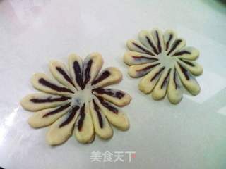 喜迎中秋——红豆沙菊花酥的做法步骤:13