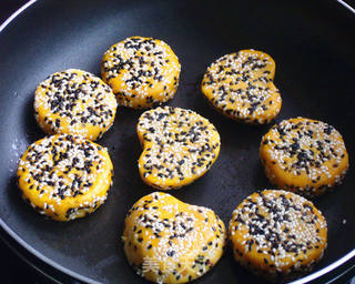 养生美食~芝麻红薯饼的做法步骤:11