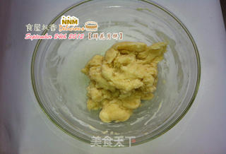 玫瑰园中的感觉——玫瑰鲜花月饼的做法步骤:3